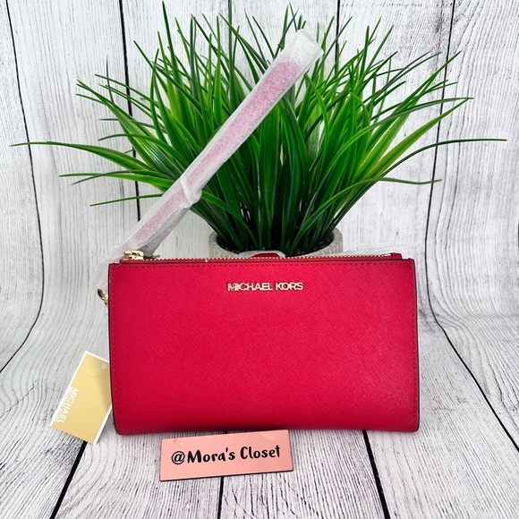 Michael Kors Handbags - Michael Kors Wallet